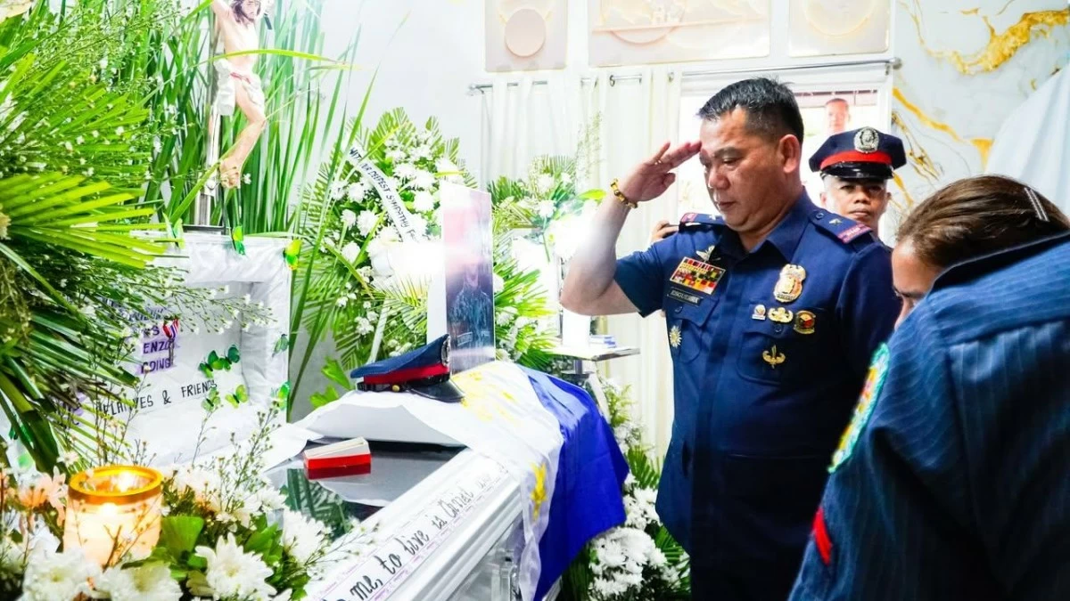 SLAIN police officer Arnejo Jornadal received a posthomous award on Saturday, July 4.   