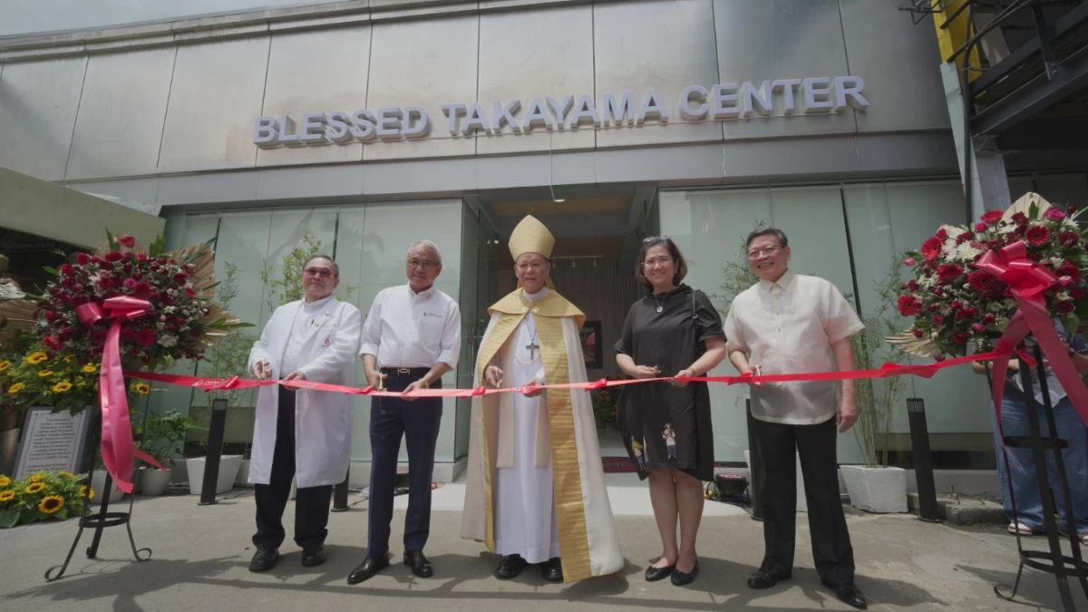 The Blessed Takayama Center, home to CSMC brand-new Refractive Surgery Unit and advanced research opens recently at Cardinal Santos Medical Center. Shown during the ribbon cutting ceremony are, from left, Dr. Antonio S. Say, SVP and Chief Medical Officer of CSMC; Mr. Raul C. Pagdanganan, President and CEO of CSMC, H.E. Cardinal Jose F. Advincula, Archbishop of Manila; Atty. Sheila Marie L. Uriarte-Tan, Finance Board, Archdiocese of Manila, and ose Noel C. de la Paz, Director, Metro Pacific Health.
