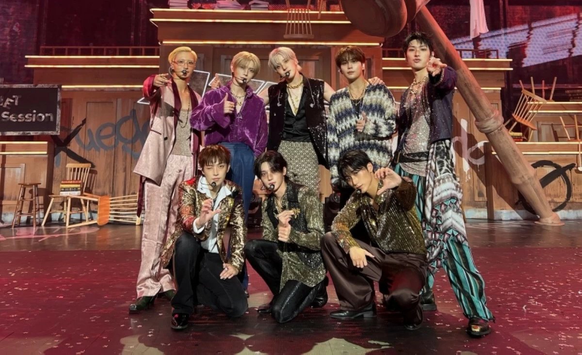 ATEEZ (X) 