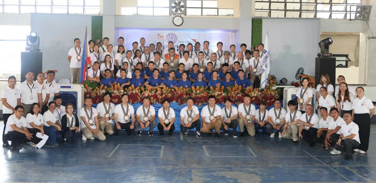 Isuzu Heart and Smile Project Batch 29 scholars with their families
