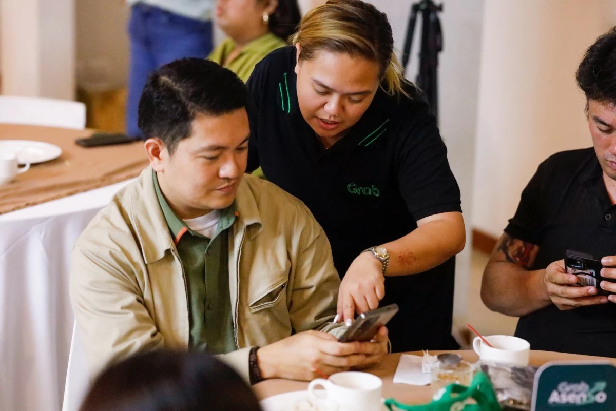 Grab Philippines continues to support MSME merchant-partners through the Grab Asenso: Digital Diskarte Program, with capacity-building sessions on AI 101 for MSMEs, digital marketing, and financial management.