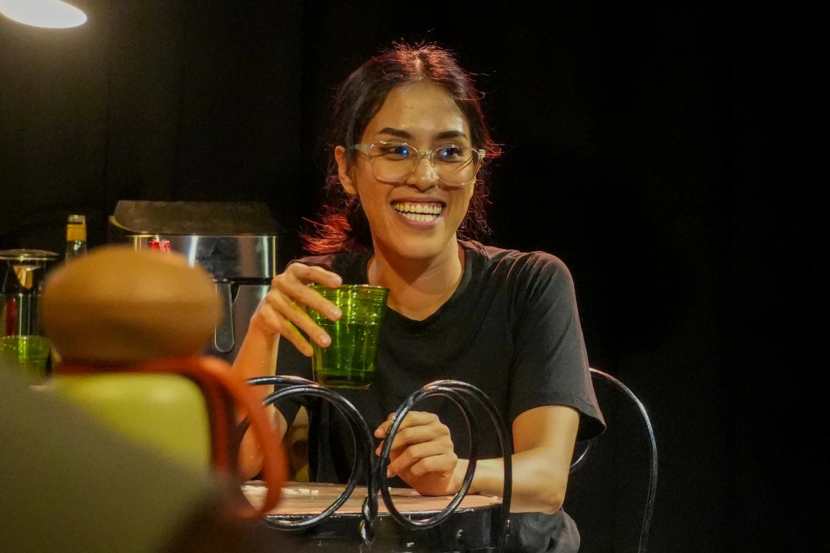 Kloren Flores as Liz