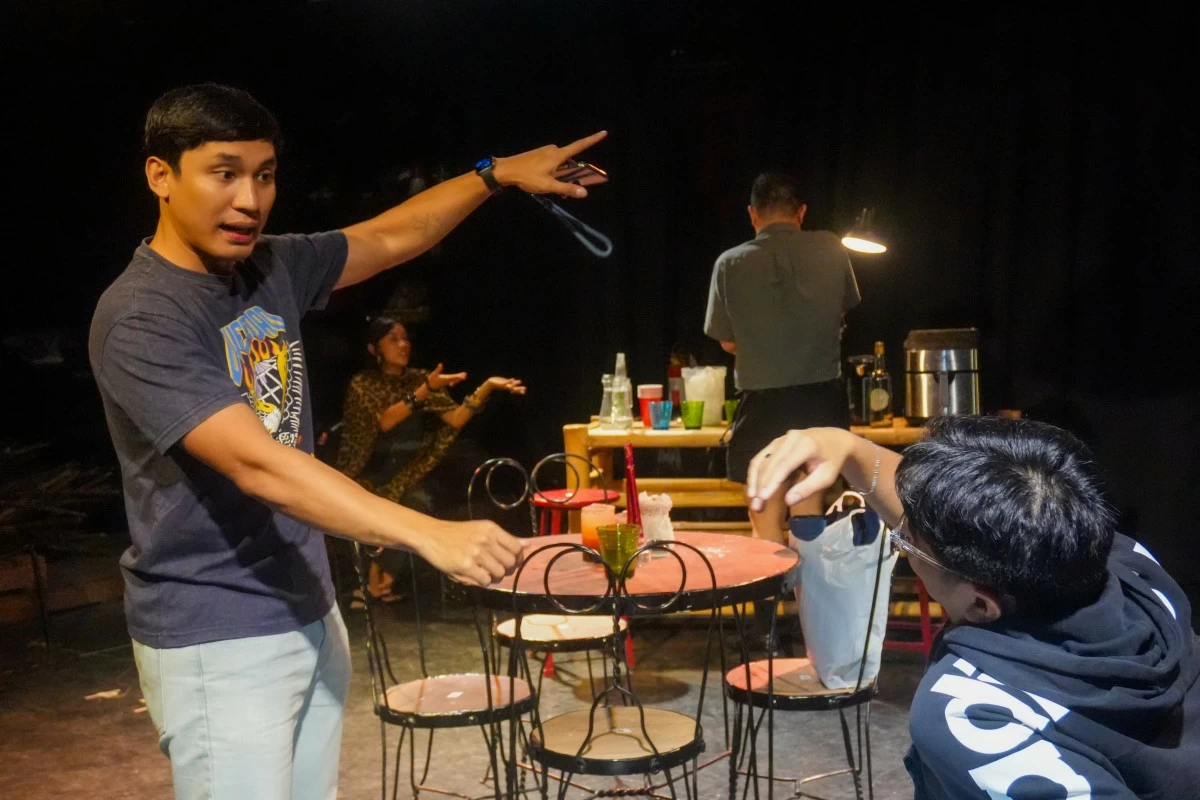 Jel Tarun as Benj, AJ Sison as Mark