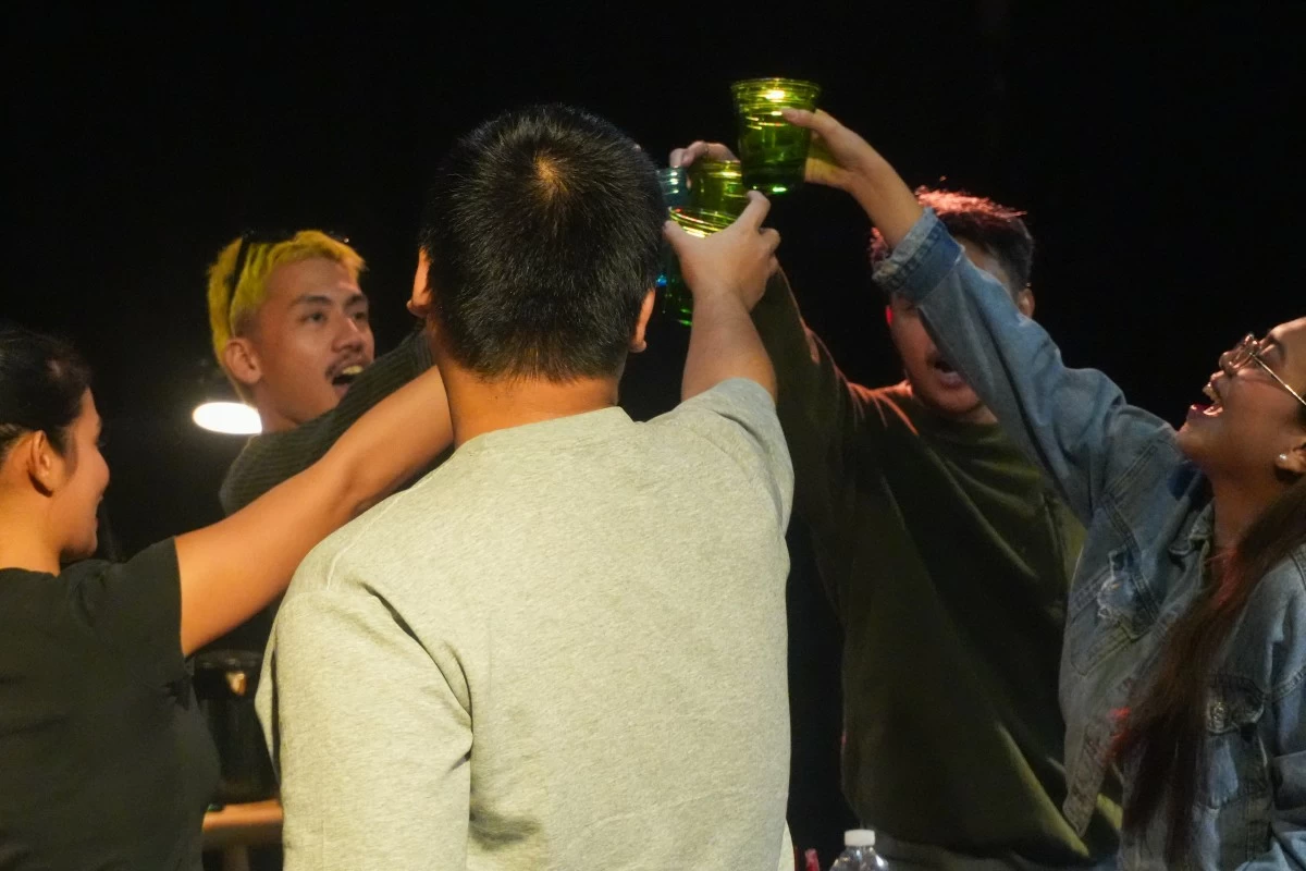 Yesh Burce as Liz, Jonas Cunanan as Poch, Kobie Hachero as Mark, RB Pascua as Benj, Brigitta Marilla as Mich