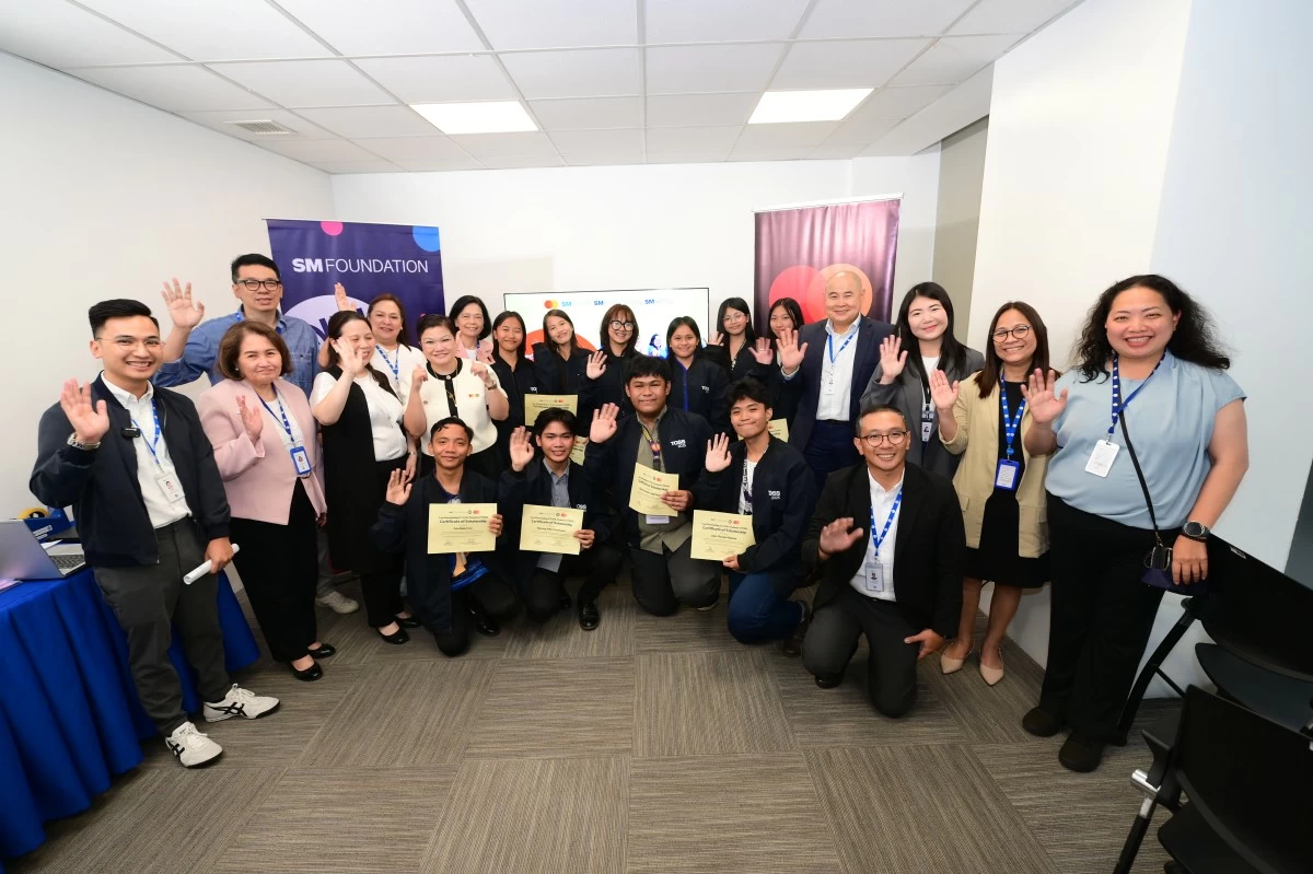 Representatives from SM Foundation and Mastercard join TOSS scholars in celebrating a collaboration that continues to create opportunities through education. Built on a shared commitment to empowering Filipino youth, the collaboration reflects how working together can expand access to learning and help shape the next generation of leaders.
