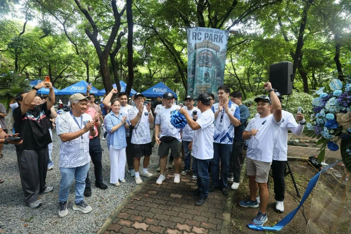 Pasig City Mayor Vico Sotto, city officials, and members of Pasig RC Cars Crawlers attend the opening of the first public RC Vehicle Park in Maybunga Rainforest Park. (Photo from Pasig PIO)