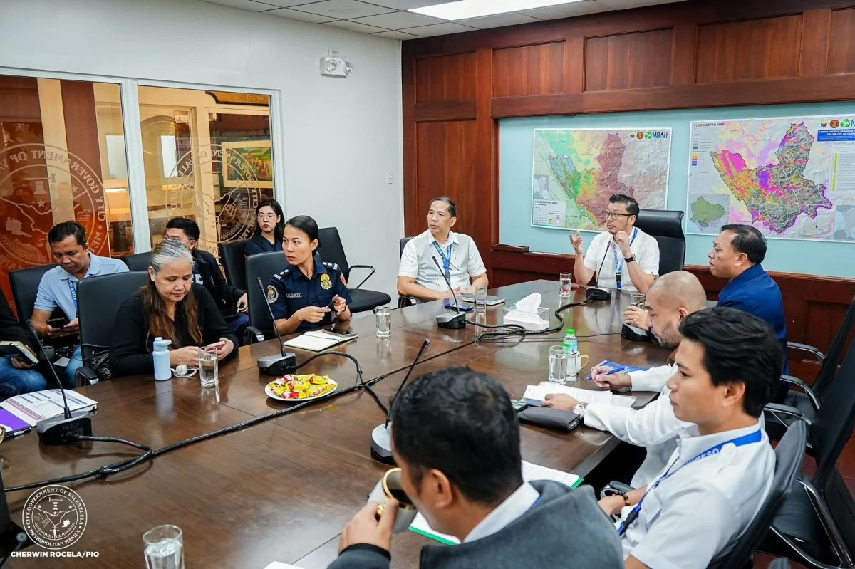 Valenzuela City Mayor Weslie “Wes” Gatchalian convenes the city’s Disaster Risk Reduction and Management Council to assess preparedness and response measures for Super Typhoon Inday. (Photo from Valenzuela PIO)