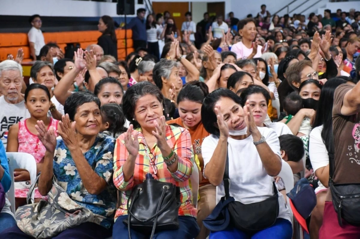 The beneficiaries of the free rice in Muntinlupa (Photo from Muntinlupa PIO) 