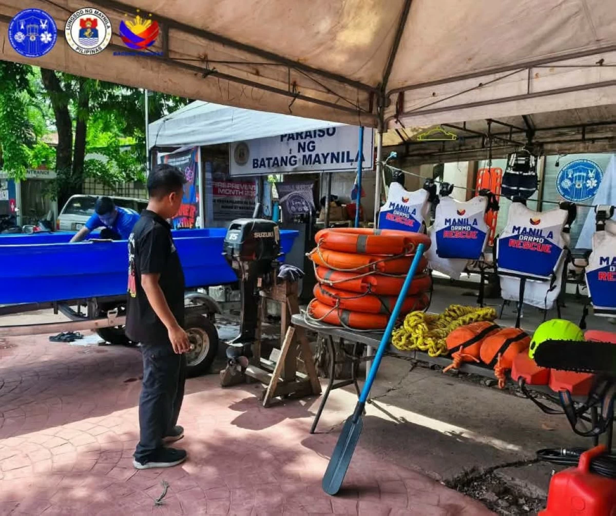Manila DRRM personnel prepare rescue equipment and emergency response assets for the possible effects of Super Typhoon Inday. (Photos from Manila DRRM)