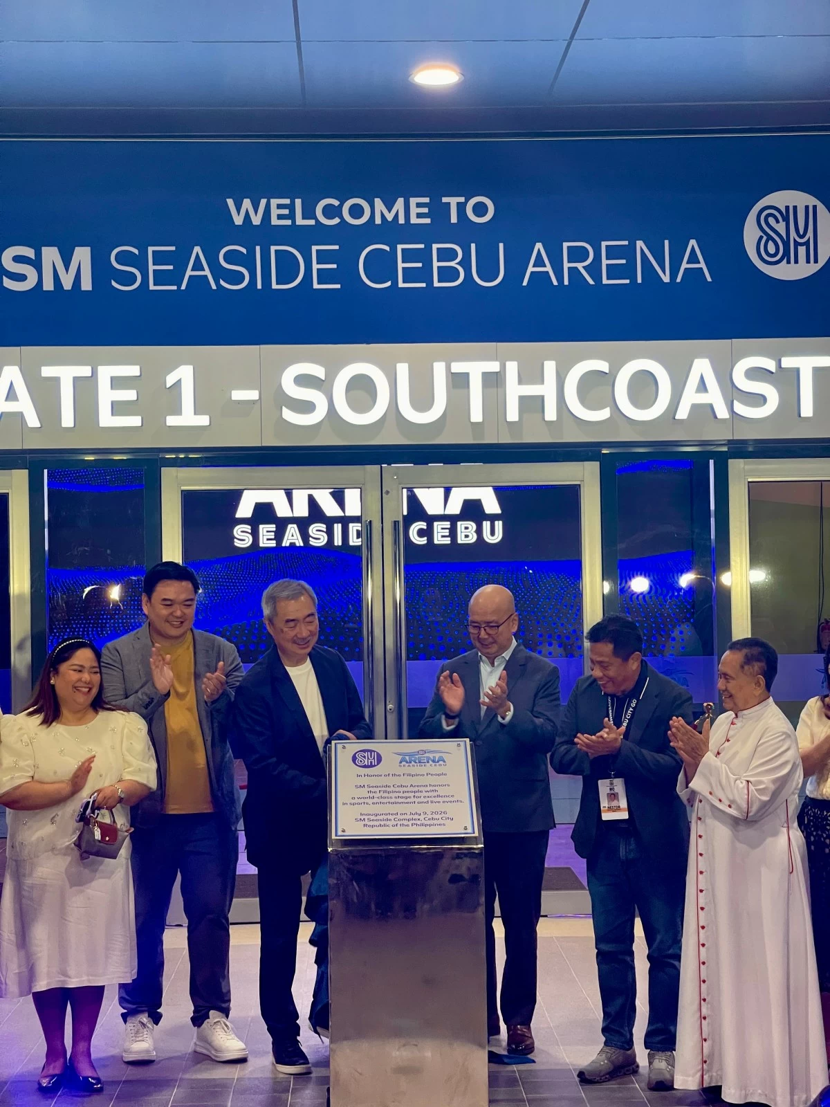 SM Prime Chairman Hans T. Sy and SM Prime President Jeffrey C. Lim lead unveiling of SM Seaside Cebu Arena marker