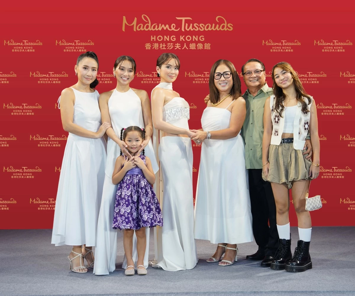 Kathryn Bernardo with her wax figure and family (Photos: Madame Tussauds)