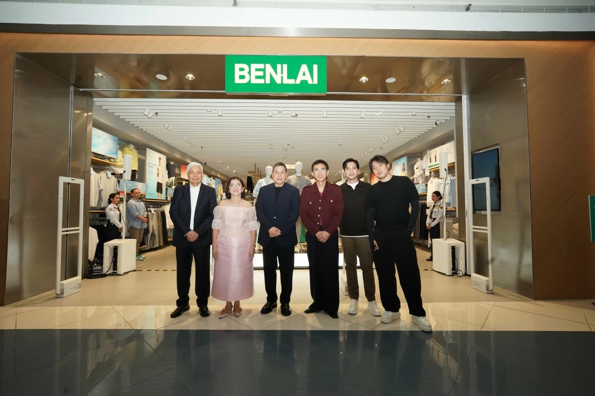 Suyen Corporation president Virgilio Lim, Pasay City Mayor Imelda ‘Emi’ Calixto-Rubiano, Suyen Corporation chairman and CEO Ben Chan, SM Supermalls president Steven Tan, actor Alden Richards, and Benlai Asia commercial and operations
director Klaus Wu during the Benlai ribbon-cutting ceremony