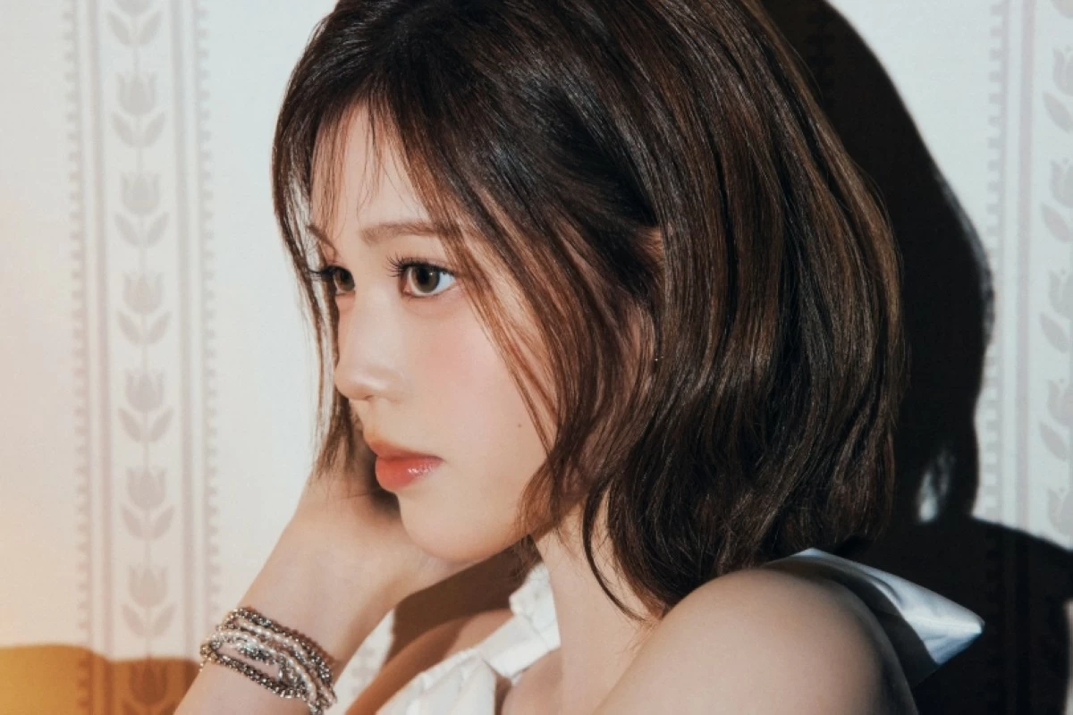 Izna's Jeong Sae Bi (WakeOne) 