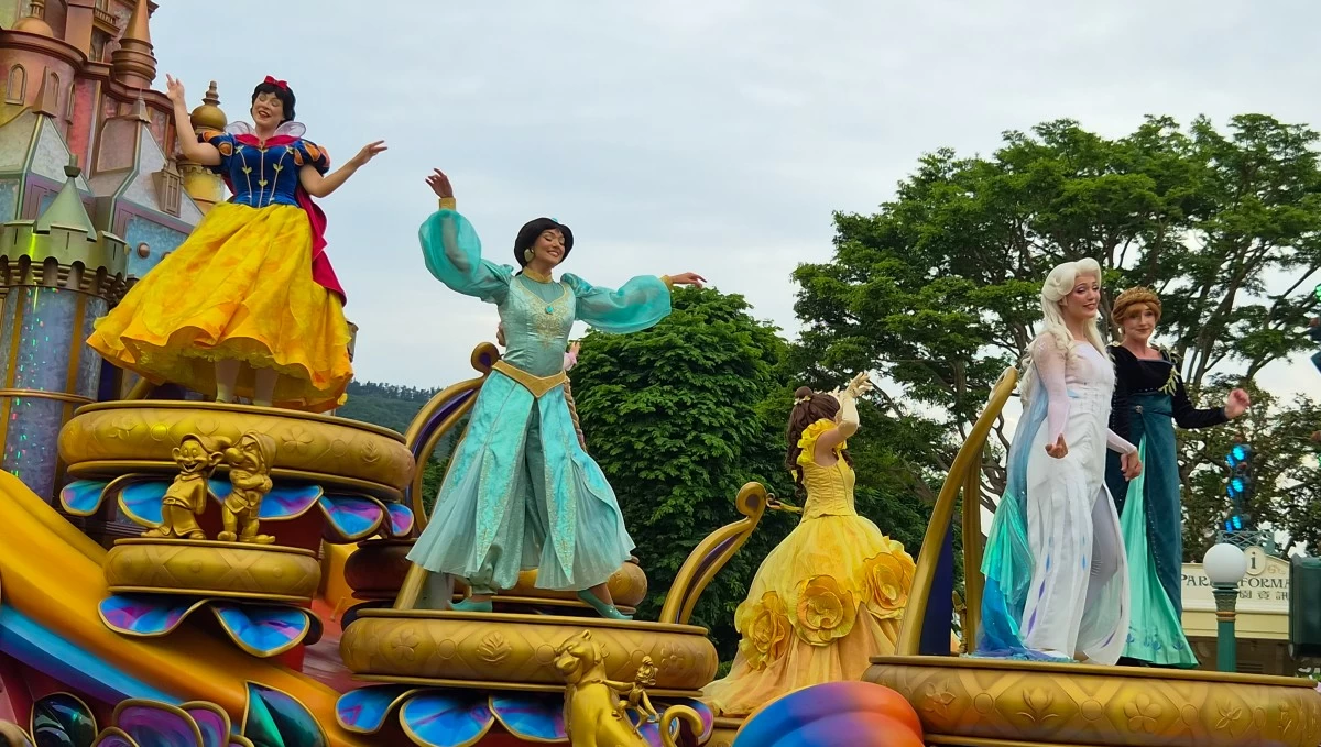 Scenes from Friendtastic! Parade