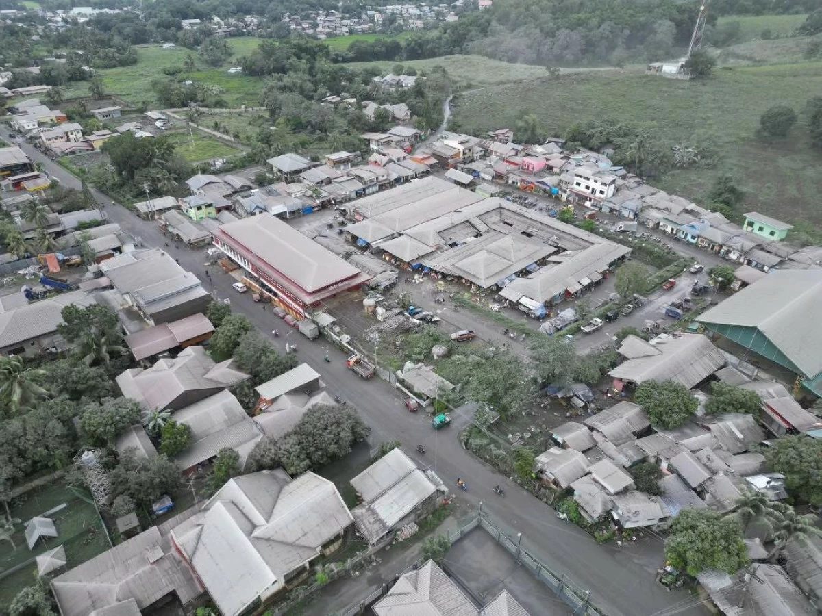 ASHFALL blankets a vegetable market in Canlaon City, Negros Oriental, following the moderately explosive eruption of Kanlaon Volcano on Thursday, July 9. (Salta Canlaon Official)


