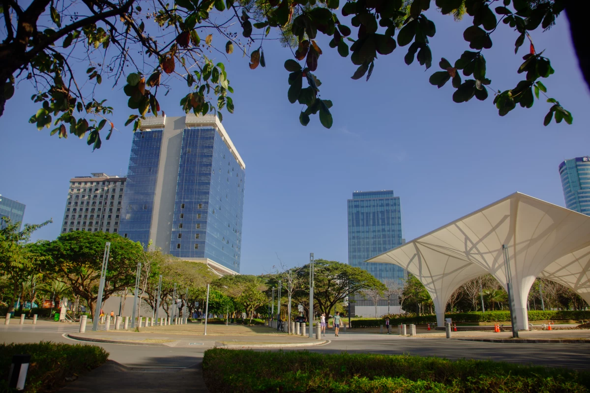 Purposefully designed to hold excess rainwater, Filinvest City’s Park System naturally prevents flooding by slowing runoff before returning it to the river. 