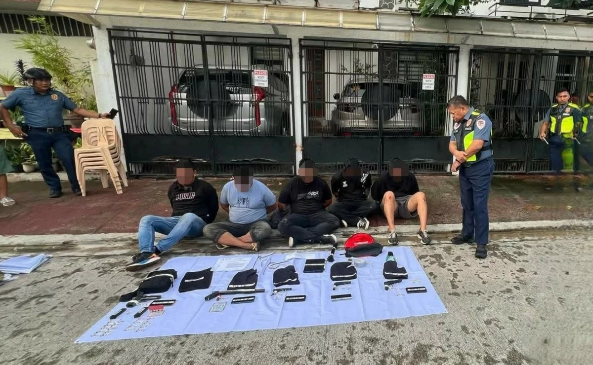 Authorities arrested five alleged members of the “Gapos Gang,” a dangerous armed criminal group, for allegedly posing as police officers to rob a house in Marikina. (Photos from EPD)