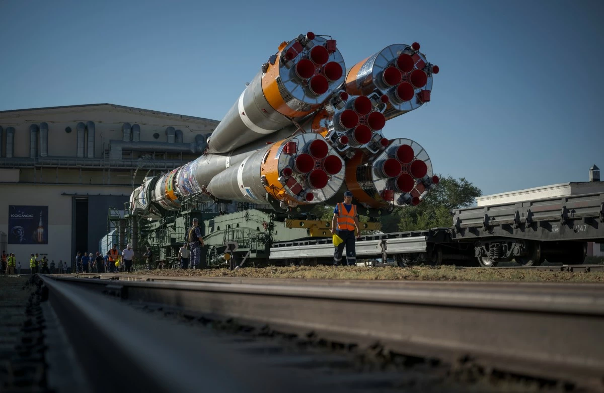 TechBeetle | US-Russian crew blast off for 8-month stint on the International Space Station