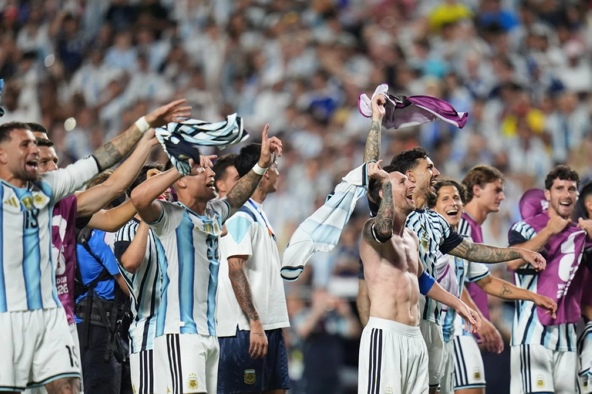 Argentina's Lionel Messi, center, reacts at the end of the World Cup quarterfinal soccer match against Switzerland in Kansas City, Mo., Saturday, July 11, 2026. (AP Photo/Jeff Roberson)
