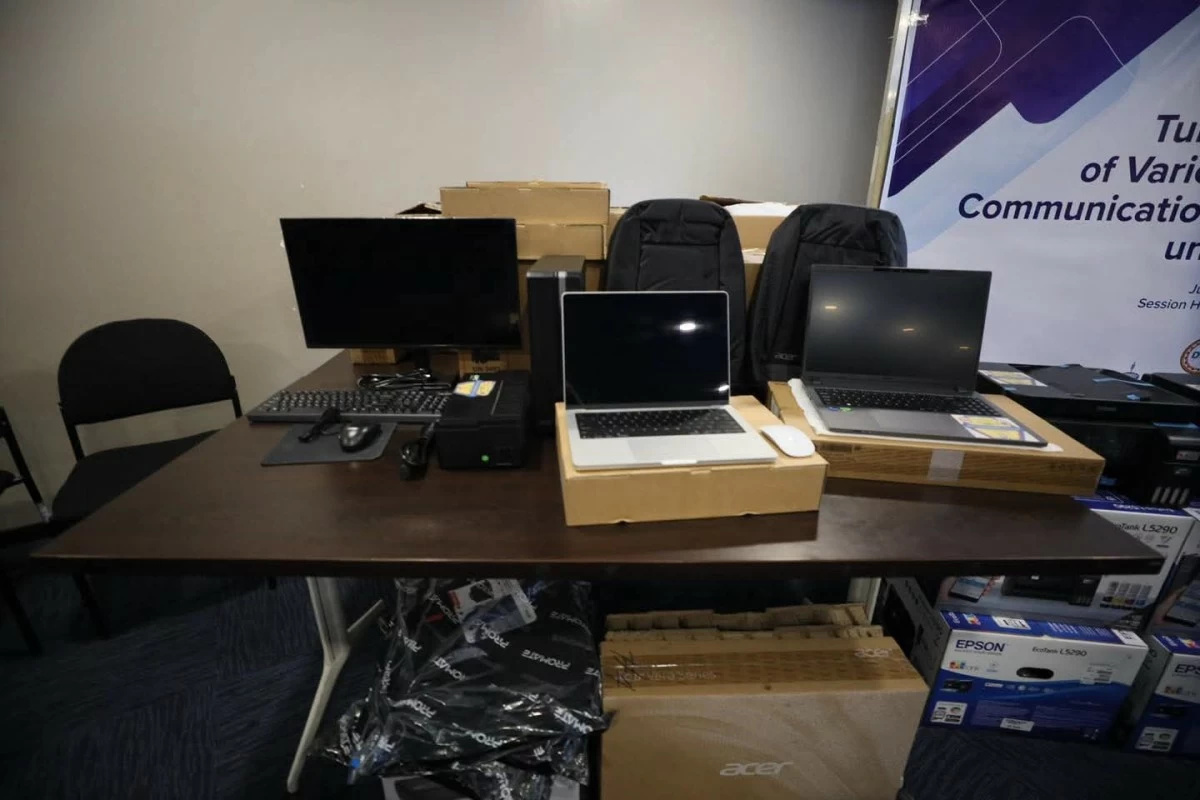 The Pasig City government receives ICT equipment purchased through its P2-million SGLG incentive during a turnover ceremony on July 14. (Photos from Pasig PIO)