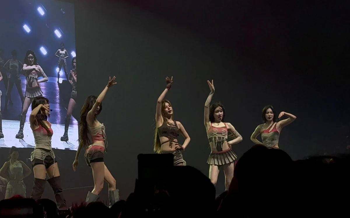 ITZY performs at the SM Mall of Asia Arena (Maja Corbita) 