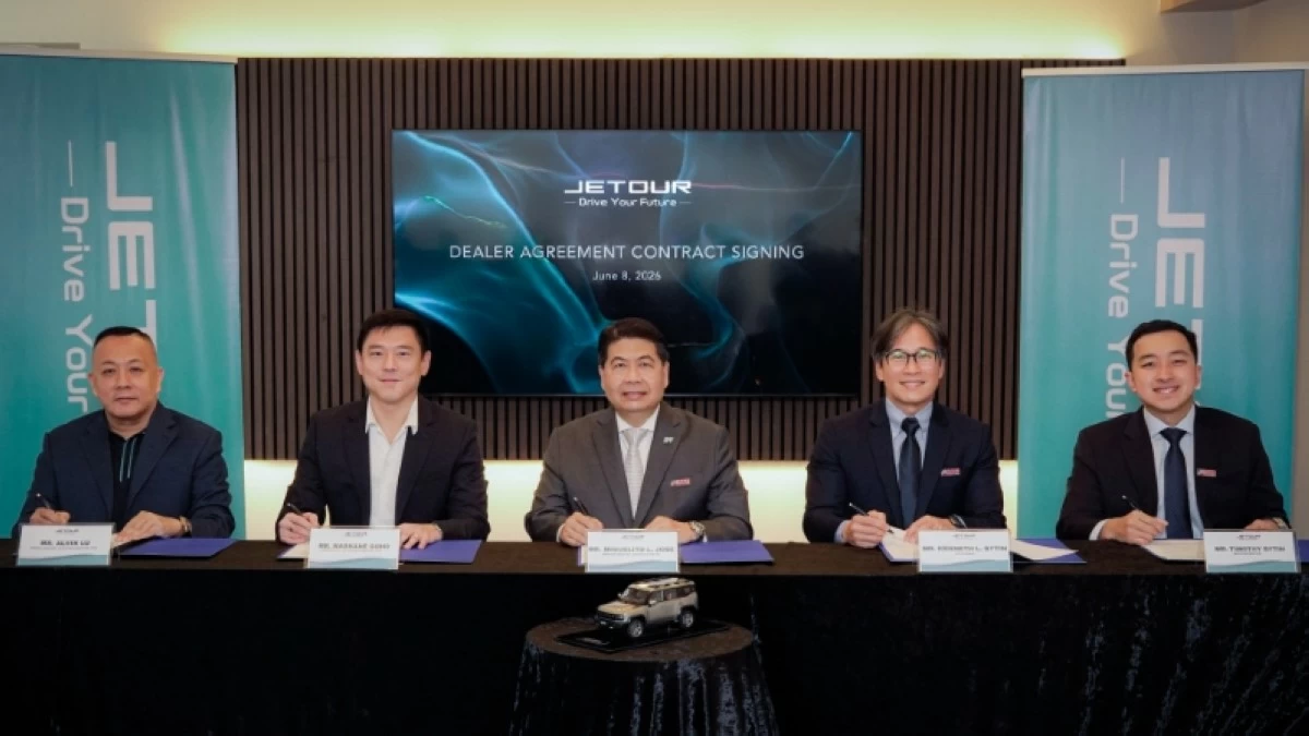From left: Alvin Lu, General Manager, MG Gateway Mantrade Corp.; Markane Goho, Chairman & CEO, MG Gateway Mantrade Corp.; Miguelito Jose, Managing Director, Jetour Auto Philippines; Kenneth Sytin, Vice Chairman, UAAGI Auto Group; and Timothy Sytin, Executive Director, Jetour Auto Philippines.