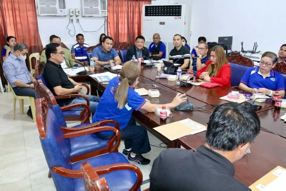 GOV. Rogelio Pacquiao leads a recent PDRRMC meeting. (Sarangani PIO) 