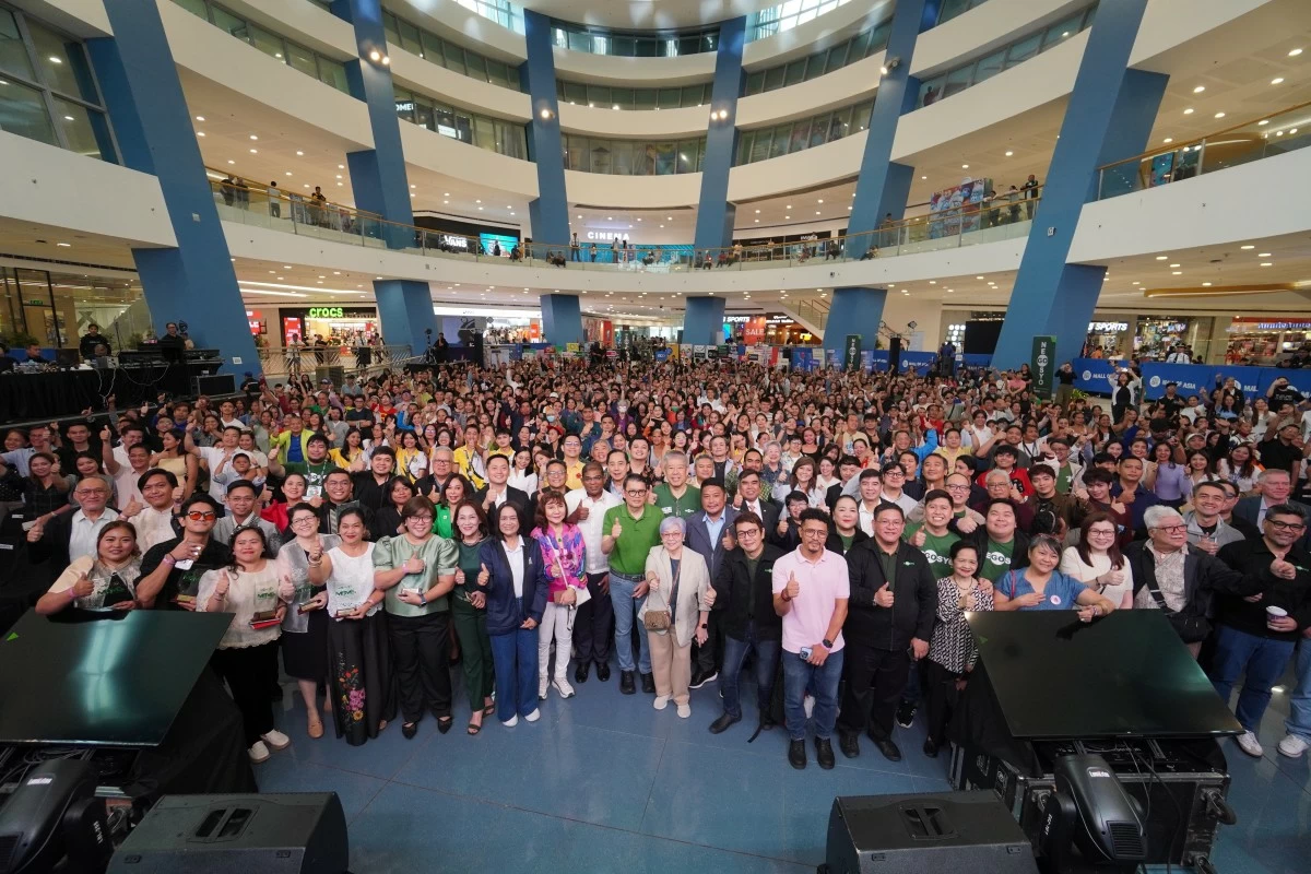 Business leaders and industry experts inspire aspiring entrepreneurs during the Go Negosyo MSME Summit 2025, sharing practical insights that help MSMEs innovate, adapt, and grow. Renowned speaker, author, and entrepreneur Mr. Francis Kong shared key insights during his session, “Now and Next: The Trends in Business for MSMEs.”
