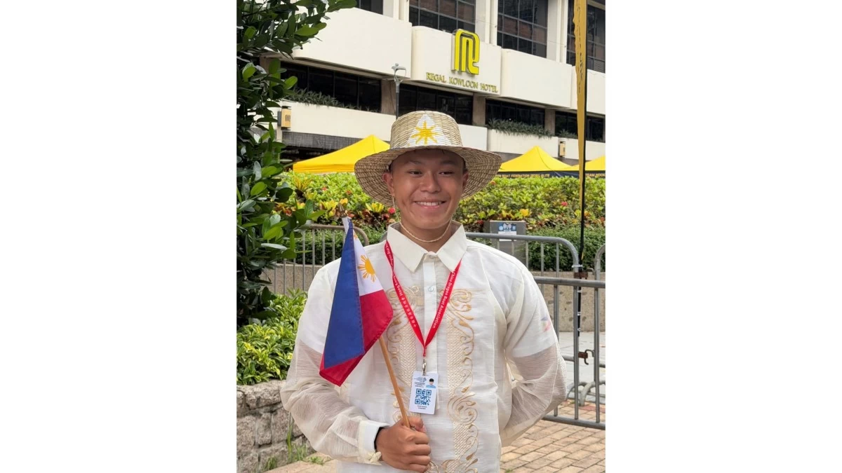 Alliance of Masters Dragon Boat Club team captain Azaak Diancin in traditional Filipino attire (Photo: Jerico Villamonte/ Manila Bulletin)