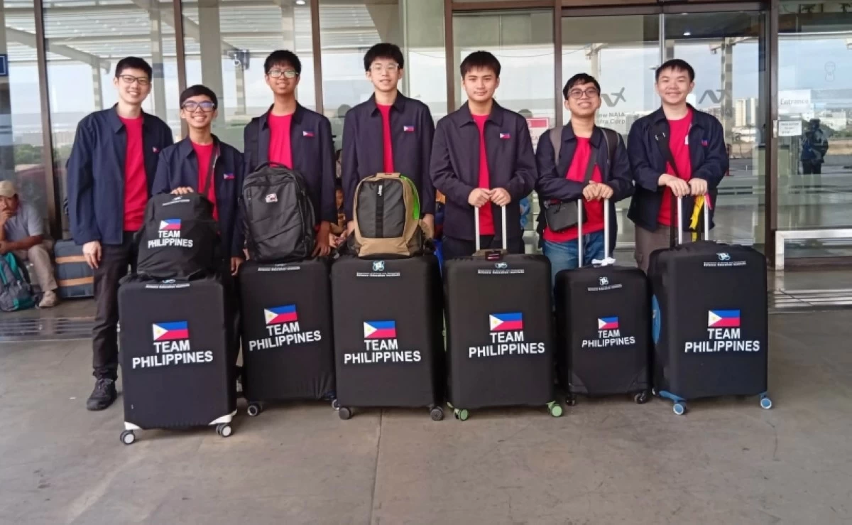Team Philippines (Photo from Go for Gold: Philippine IMO Team Facebook page)
