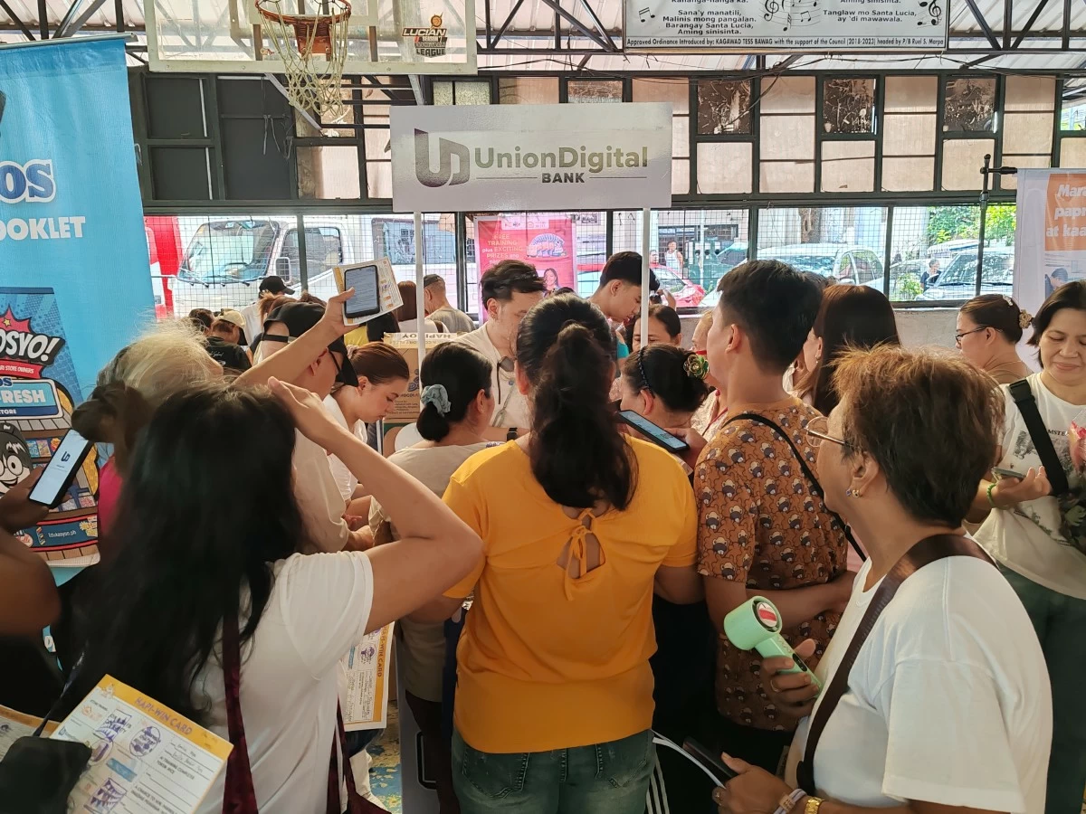 UnionDigital assisted participants in opening digital bank accounts during the caravan. 