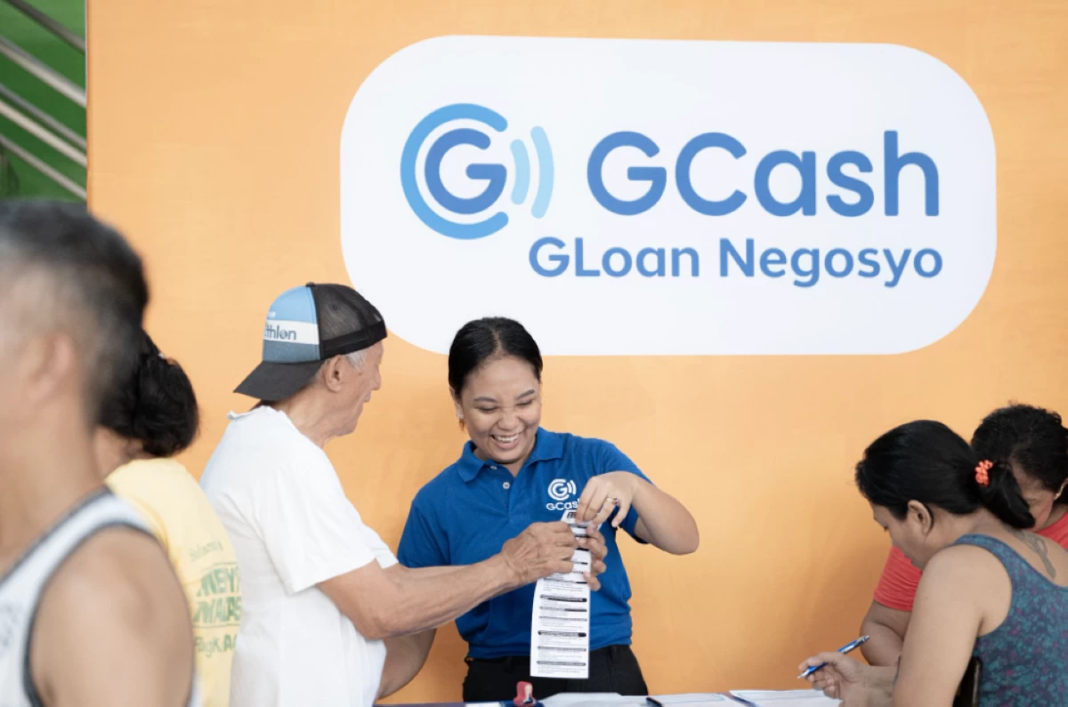With GLoan Negosyo, the caravan highlights the importance of accessible financing and responsible borrowing. 