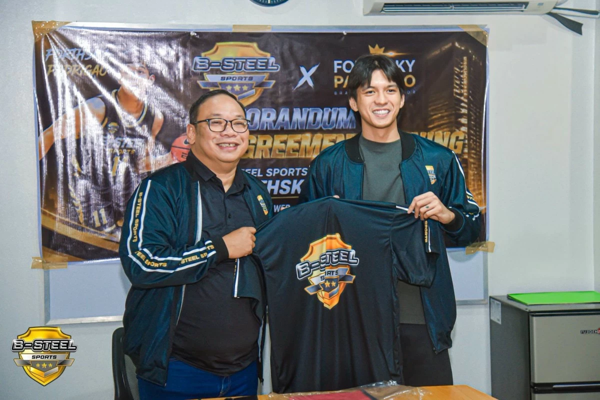 Forthsky Padrigao, right, and General Manager of B-Steel Sports Promotion Bryan Del Rosario Castillo (B-Steel Sports)