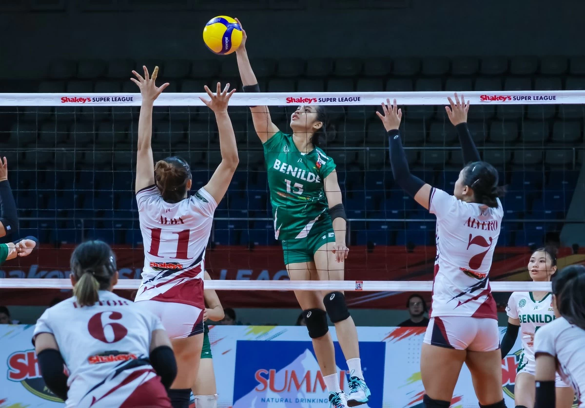 CSB's Majoy Innocentes goes for a kill over Enderun's Ederlyn Alba and Aureaa Alvero. (SSL)