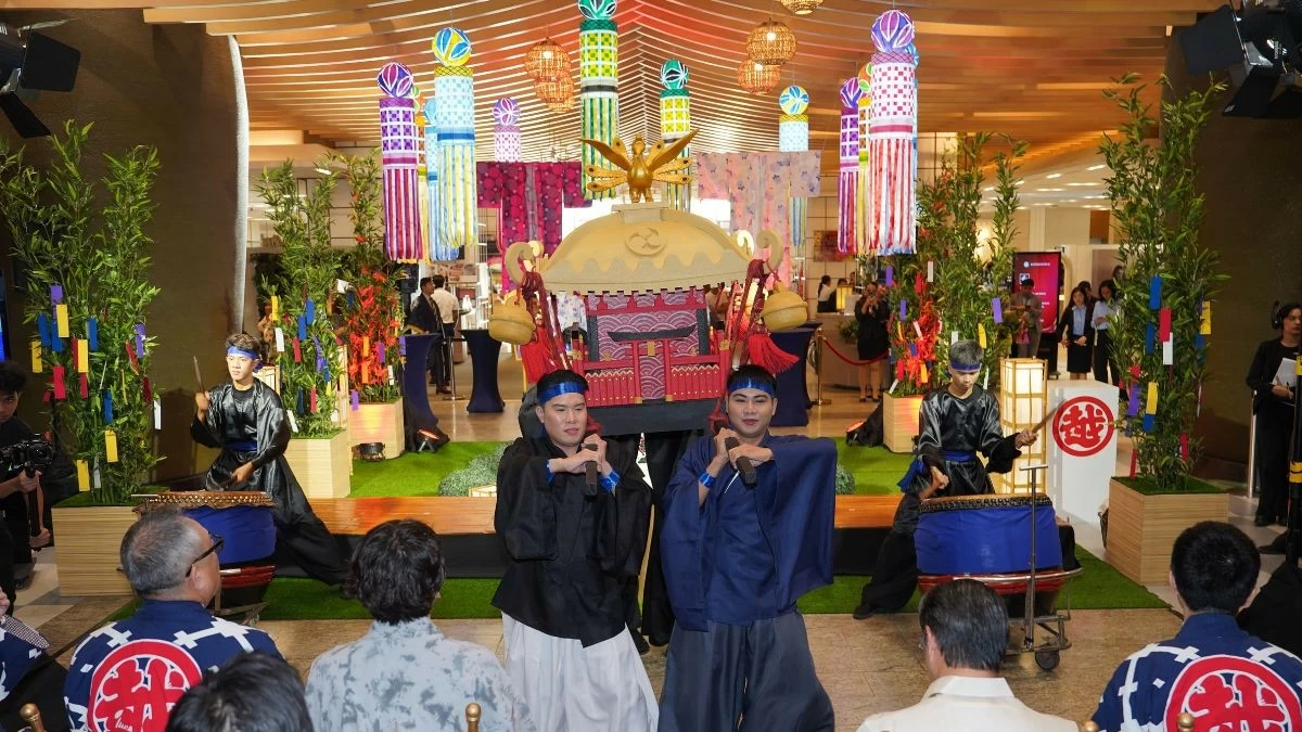 A lively Mikoshi performance, bringing one of Japan's most festive traditions to life as performers carry a portable shrine in celebration of community and good fortune (Photo: MITSUKOSHI BGC)
 