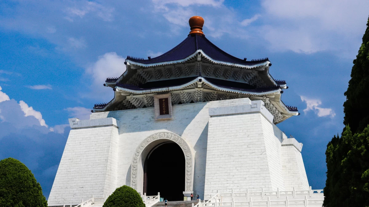 A MASSIVE MONUMENT Chiang Kai-shek Memorial Hall spans over 240,000 sq. meters and was built to honor the legacy of former president Chiang Kai-shek (Photo: Francis Glenn Marciano | Pexels)
