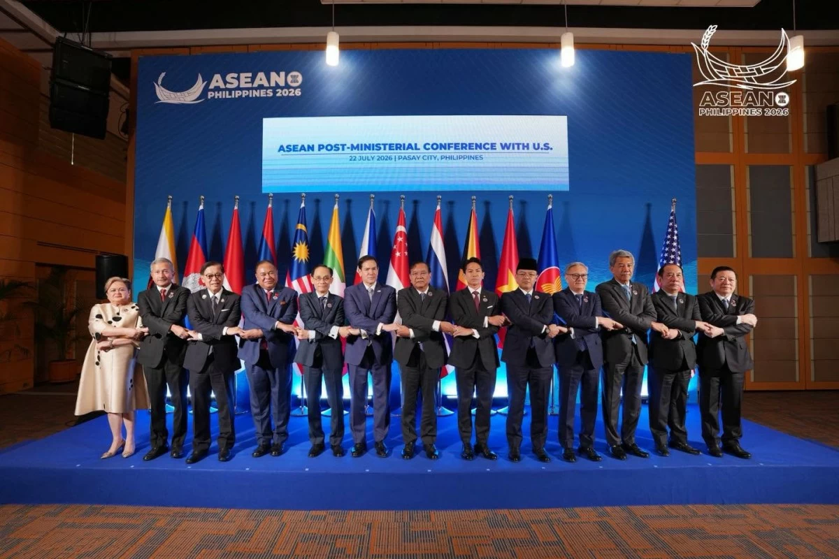 (L-R) Foreign Secretary Ma. Theresa Lazaro, Singapore Foreign Minister Vivian Balakrishnan, Thailand’s Deputy Prime Minister and Foreign Minister Sihasak Phuangketkeow, East Timor Foreign Minister Bendito dos Santos Freitas, Vietnam Foreign Minister Le Hoai Trung, US Secretary of State Marco Rubio, Cambodia’s Deputy Prime Minister and Foreign Minister Prak Sokhonn, Brunei Foreign Minister Abdul Mateen Bolkiah, Indonesia Foreign Minister Sugiono, Laos Foreign Minister Thongsavanh Phomvihane, Malaysia Foreign Minister Mohamad Hasan, Myanmar Permanent Secretary Hau Khan Sum, and ASEAN Secretary-General Kao Kim Hourn pose during the ASEAN Post-Ministerial Conference with the United States, held as part of the Association of Southeast Asian Nations (ASEAN) Foreign Ministers’ Meeting at the Philippine International Convention Center (PICC) in Pasay City on July 22, 2026. (ASEAN 2026 PH)