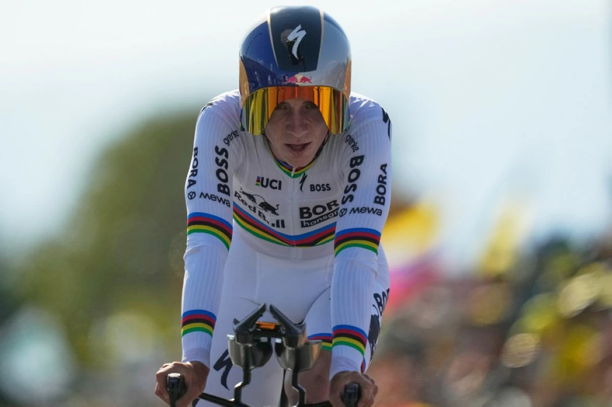 Belgium's Remco Evenepoel crosses the finish line of the sixteenth stage of the Tour de France cycling race, an indivdual time-trial with start in Evian-Les-Bains and finish in Thonon-les-Bains, France, Tuesday, July 21, 2026. (AP Photo/Mosa'ab Elshamy)