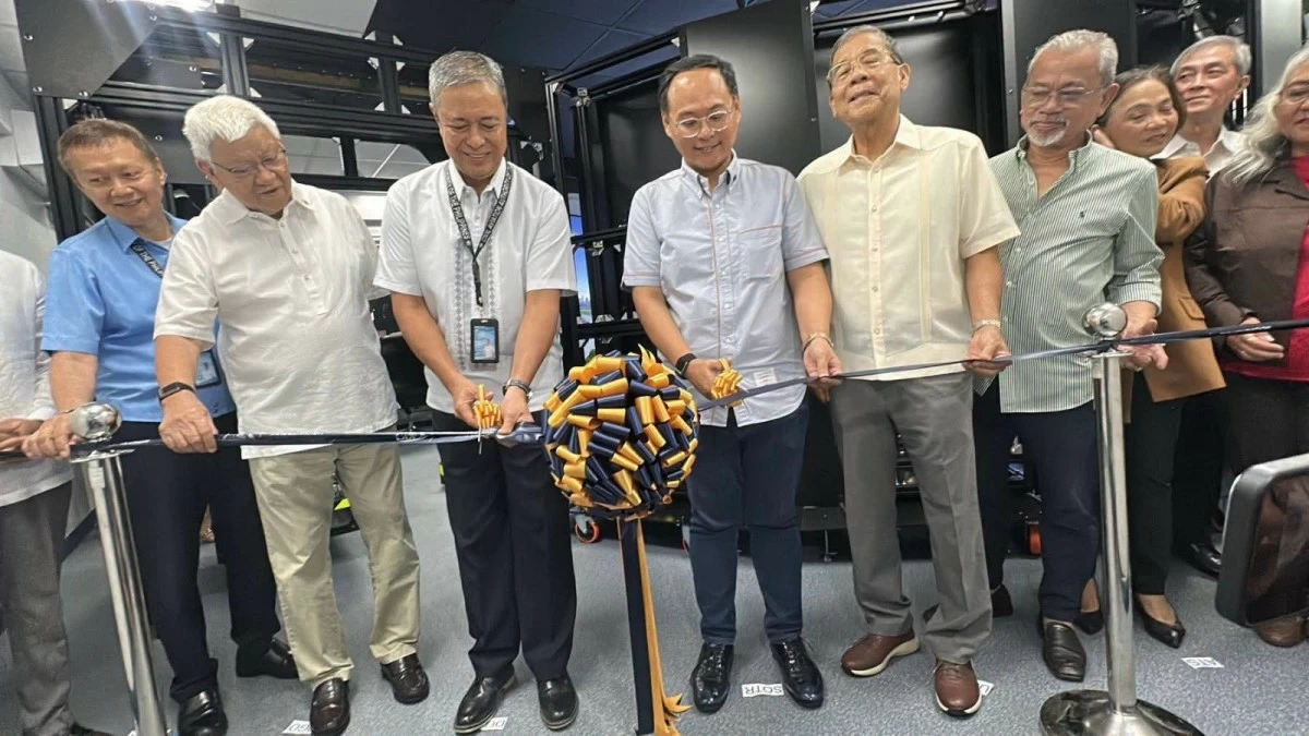 Transportation Secretary Giovanni Lopez and CAAP Director General Raul Del Rosario unveil the new air traffic simulators, joined by other DOTr officials. (Photo courtesy of DOTr)