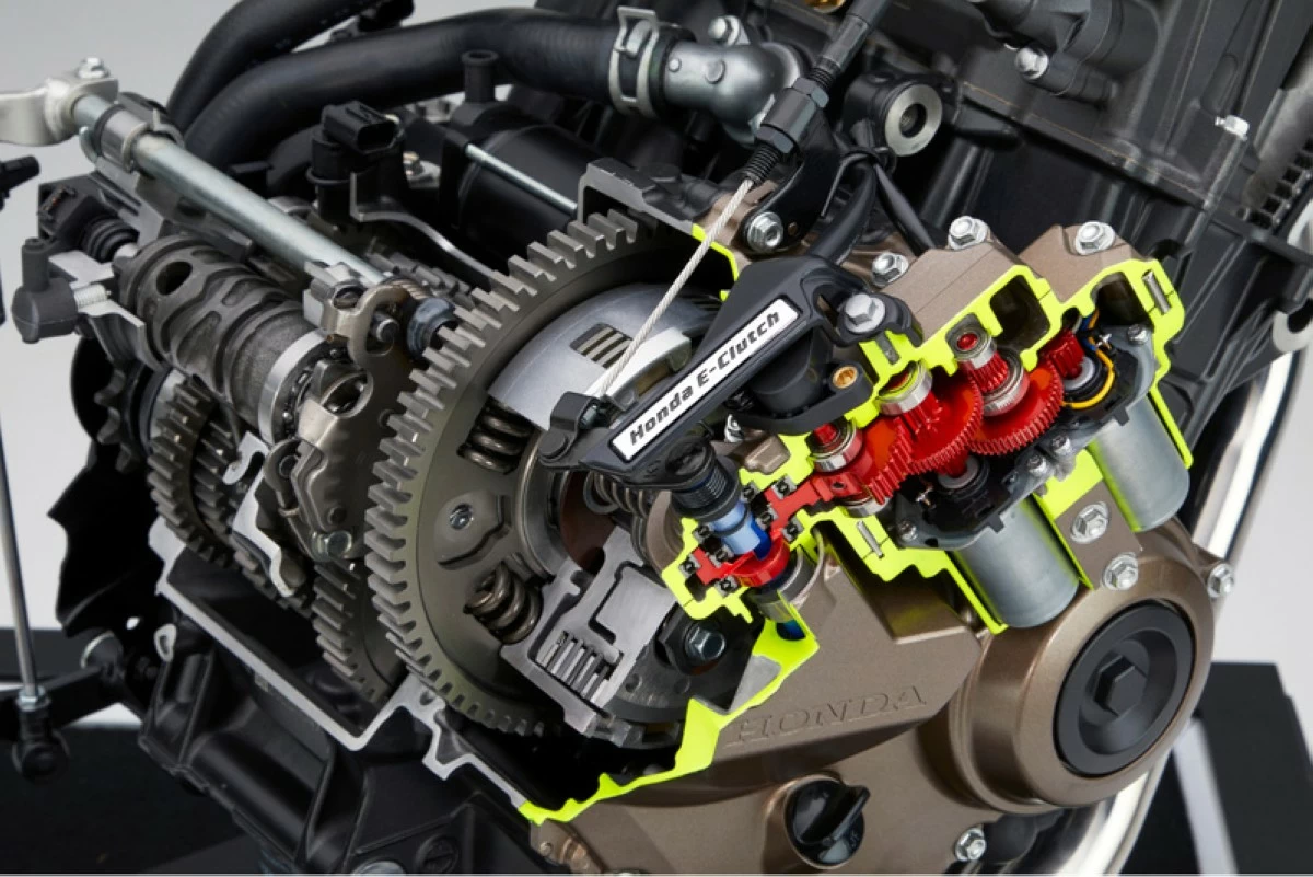 Cutaway of Honda's E-Clutch system