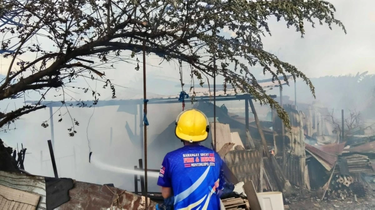 The fire in Barangay Putatan, Muntinlupa, on July 24 (Photo from Sucat BDRRM Responders on Facebook) 