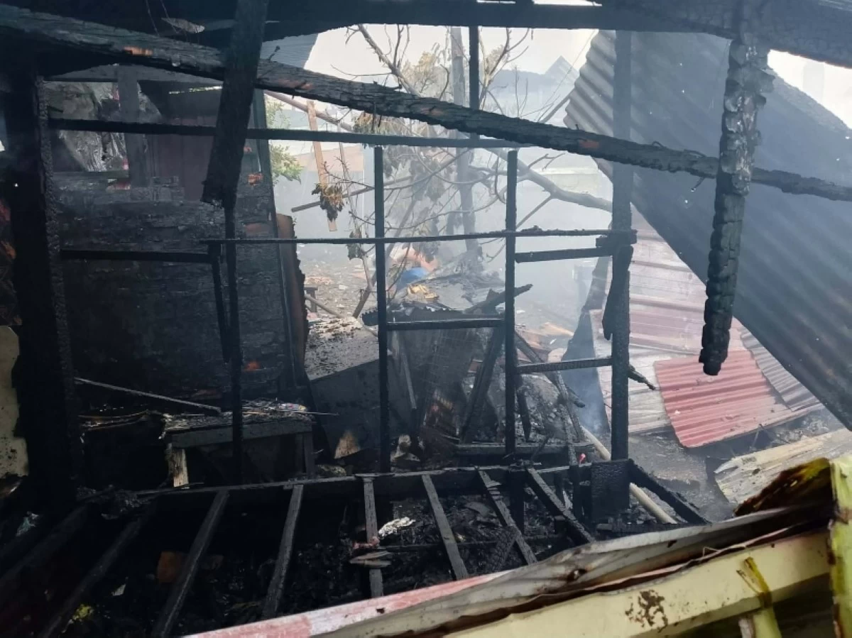 The fire in Barangay Putatan, Muntinlupa, on July 24 (Photo from Sucat BDRRM Responders on Facebook) 