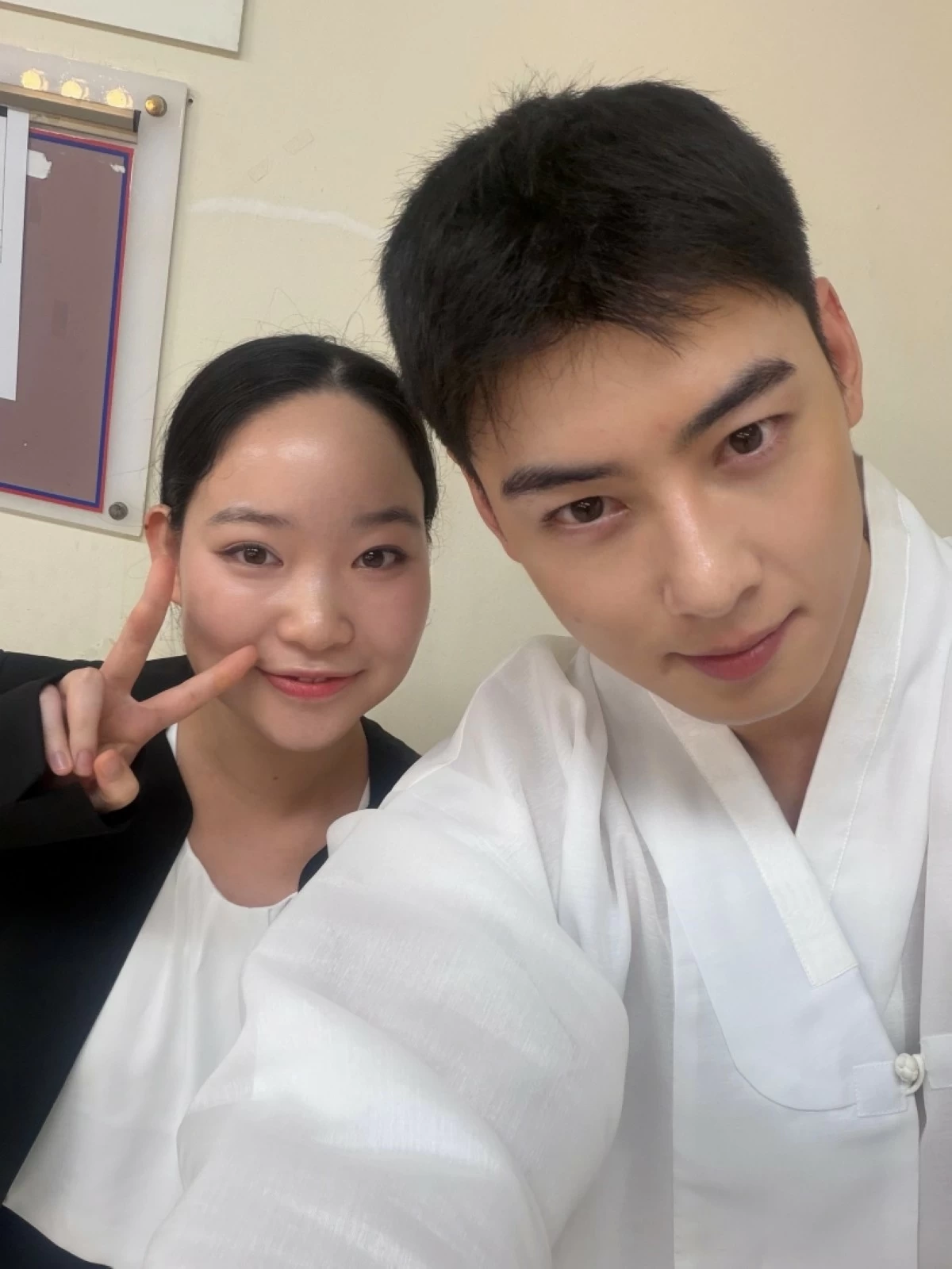 Chae Eun-woo with haegeum player Shin Sua at the concert (Shin Sua on Instagram) 