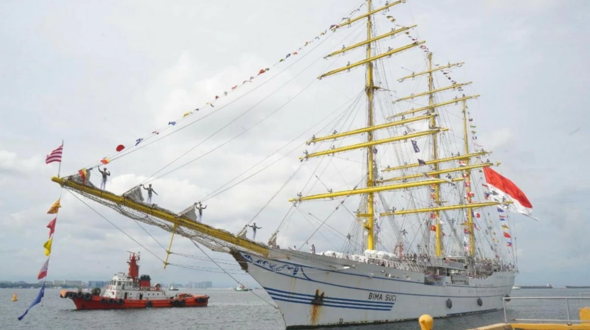 KRI Bima Suci-945, Indonesia’s tall ship, arrives in Manila for a goodwill visit. (Photos: Indonesian Embassy)