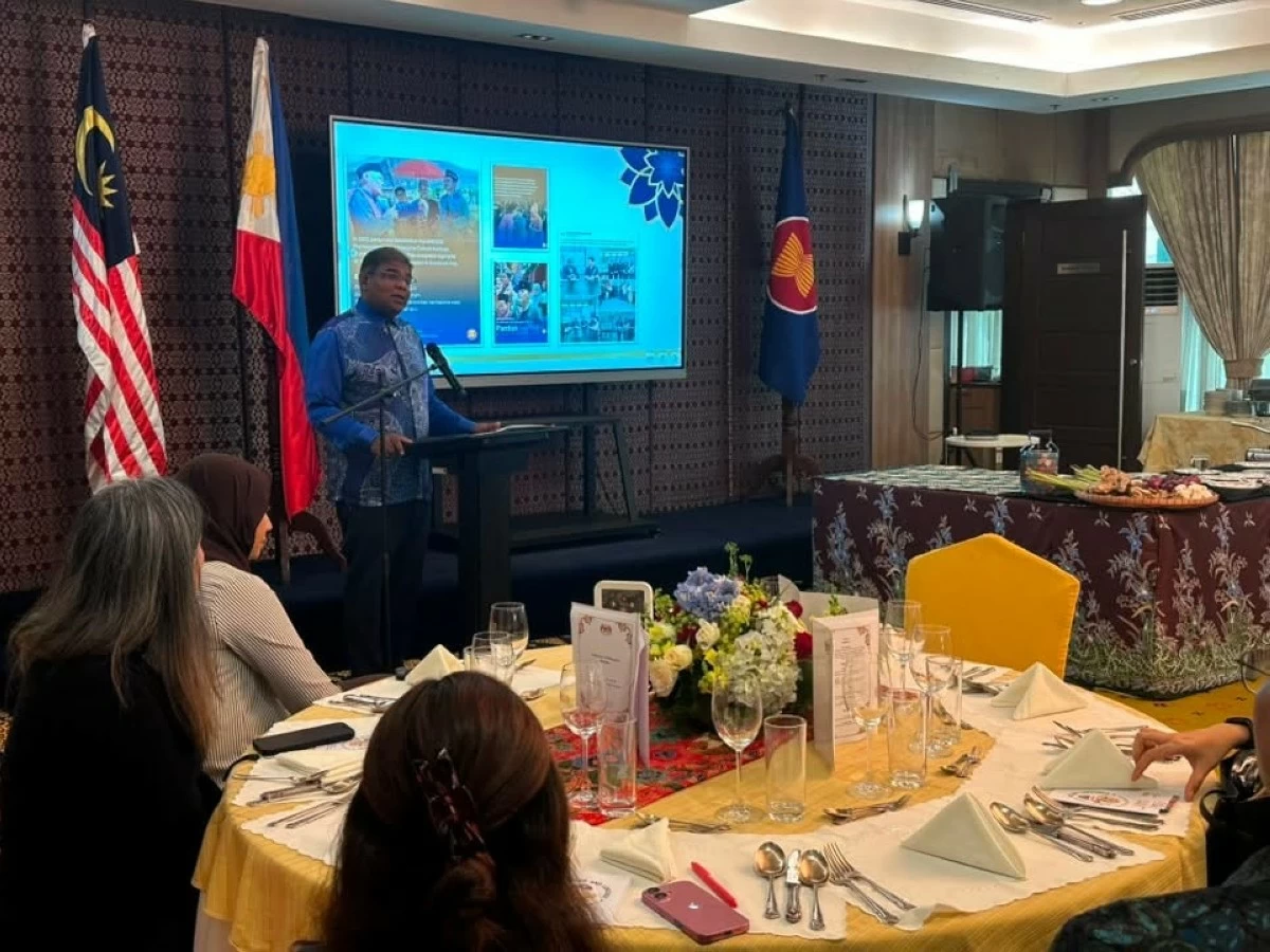 Ambassador Dato’ Abdul Malik Melvin Castelino deliver his welcome remarks