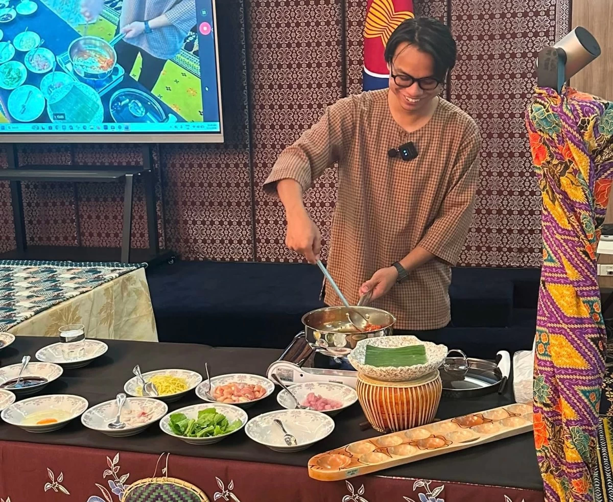 Cooking demonstration of Mee Hailam by Chef Ammar (Photos: Malaysian Embassy)