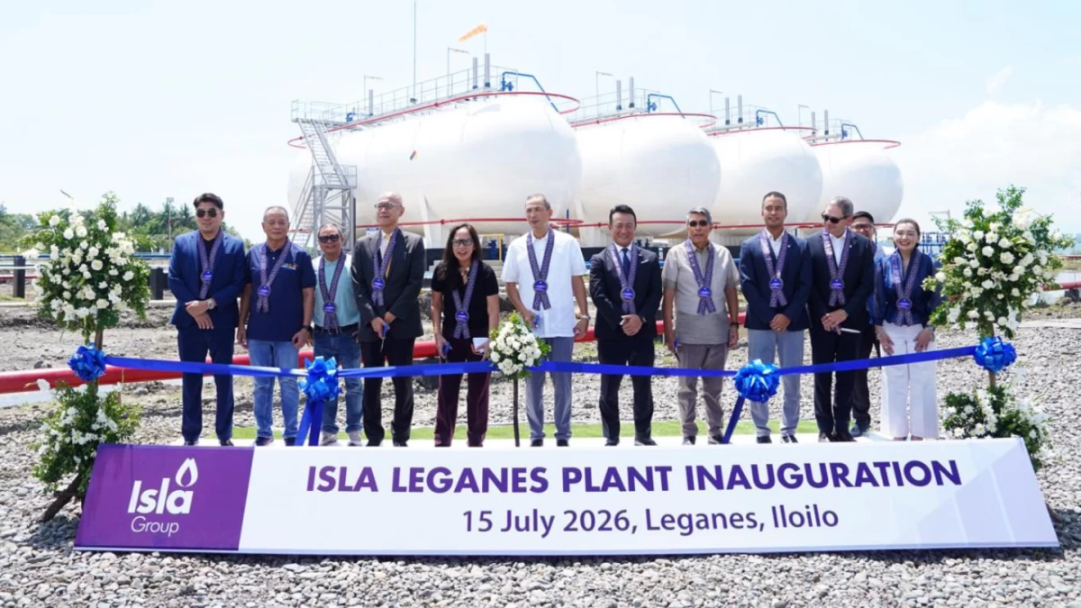(From left) Isla Petroleum & Gas Corporation CEO Tomoaki Asai, Citadel Holdings President and CEO Jose Ricardo Delgado, Department of Energy Secretary Sharon Garin, Iloilo Provincial Administrator Dr. Raul Banias, Congresswoman Kathrynn Joyce Gorriceta, and Leganes Mayor Junjun Jaen lead the ribbon-cutting ceremony for Isla Group’s new LPG facility in Barangay Bigke, Leganes, Iloilo. The terminal marks the completion of a major infrastructure project designed to fortify LPG supply reliability across Panay Island and optimize logistics for the Southern Islands.