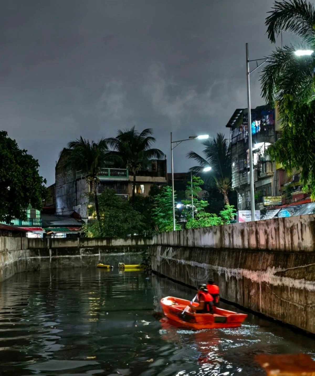 The search and rescue operation  to find the missing boy in Taguig (Photo from Barangay Pinagsama, Taguig, on Facebook) 
