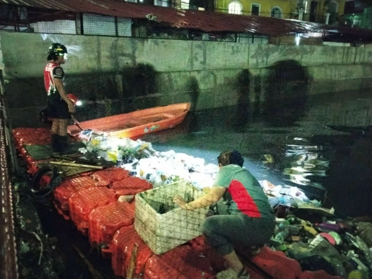 The search and rescue operation  to find the missing boy in Taguig (Photo from Barangay Pinagsama, Taguig, on Facebook) 