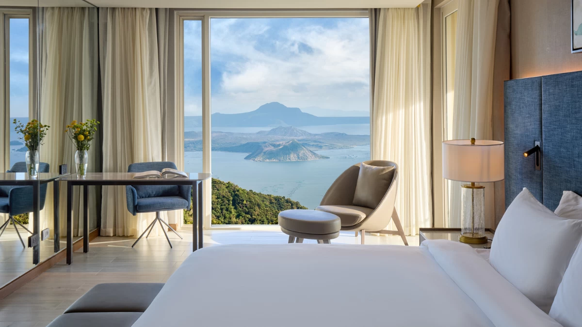 The Presidential Villa features a spacious 36.7 m² living area for relaxation and intimate gatherings, while the King Bedroom offers breathtaking views of Taal Lake